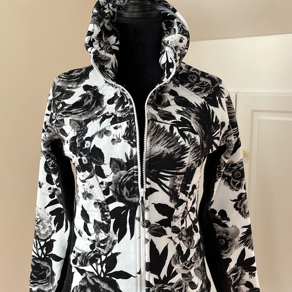Lululemon - Picture 6 of 6